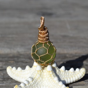 Pendentif/collier flottant boule de pêche japonaise en marbre de verre de la voie ferrée verte, fil rempli d&#39;or 14/20