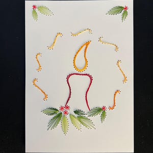 Carte de Noël brodée main – Motif bougie feuillage et halo lumineux – Carte artisanale avec enveloppe – Fabrication suisse en petite série