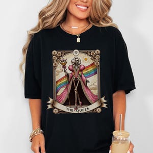 Chemise de cartes de tarot Drag Queen Comfort Colors®, t-shirt LGBTQ sarcastique, t-shirt humour queer, t-shirt de lecteur de tarot gay, tenue mystique de la fierté gaie