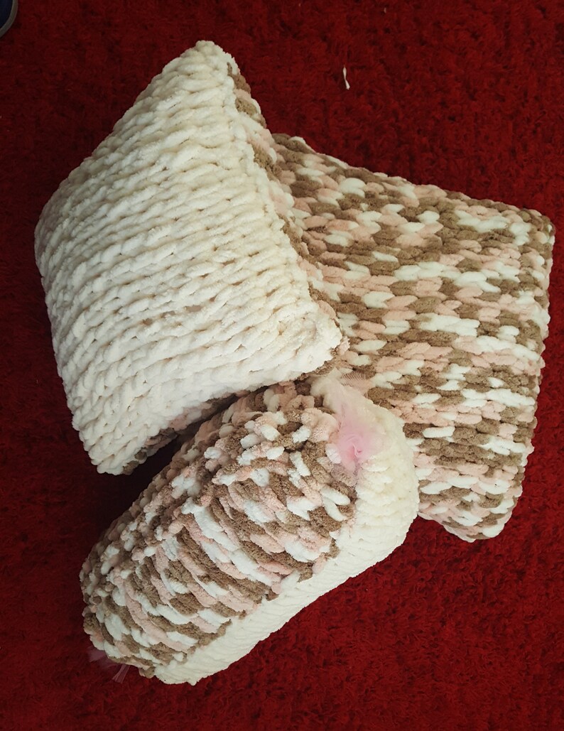 Decorative Pillow Set