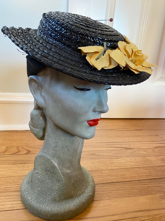 1940’s Navy Straw Tilt Hat w Yellow Blossoms - image 2