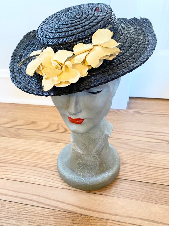 1940’s Navy Straw Tilt Hat w Yellow Blossoms - image 3