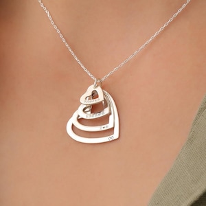 Engraved Hearts Name Necklace, Personalized Mom Necklace with Kids Names, Family Pendant Necklace, Mother&#39;s Day Gift for Mom Wife Grandma