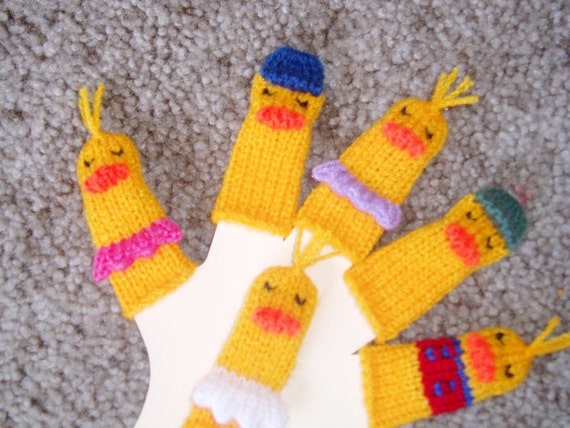 Little Ducks Finger Puppet Set.  (Includes Six Duck Finger Puppets - One Mama, Five Kids.)