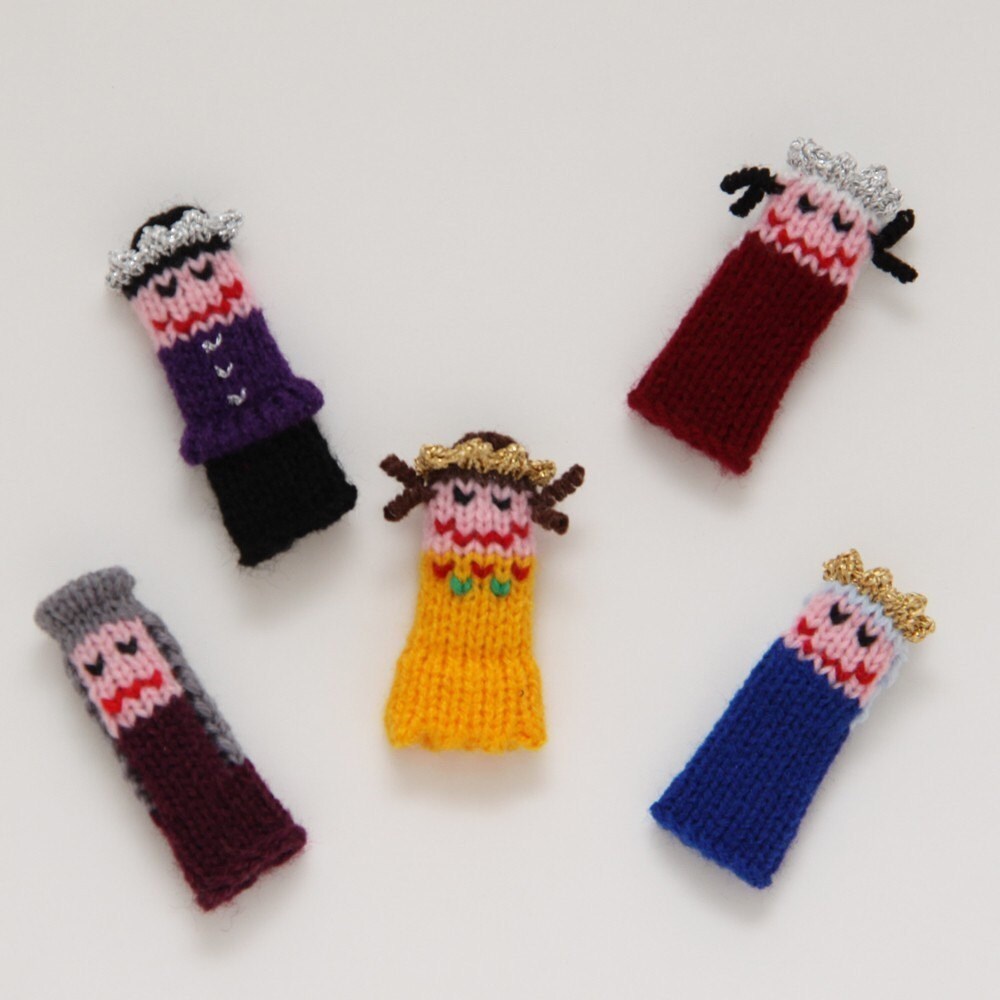 Sleeping Beauty Finger Puppet Set includes Sleeping Beauty - Etsy