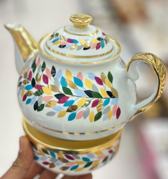 Türkische Teekanne mit Wärmer Bunte Blätter