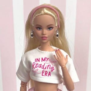 Doll crop top T-shirt, "In My Reading Era" print. Fits 12" dolls, 1:6 scale Dollhouse decor. Female fashion doll clothes