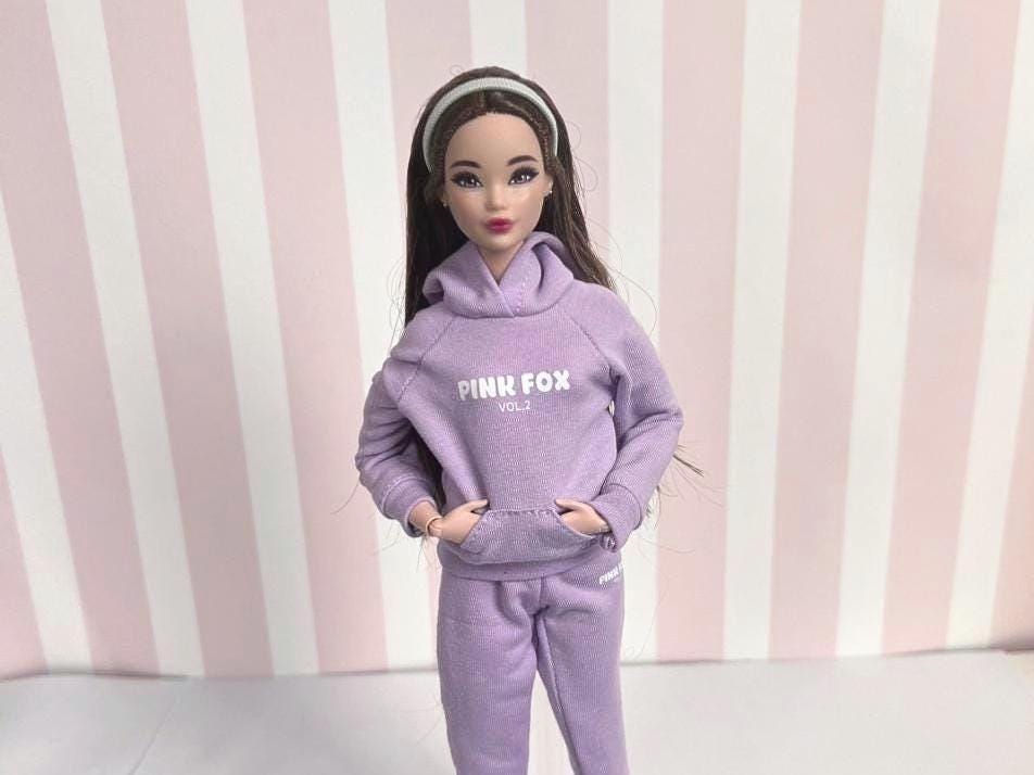 Doll hoodie & pants set, "Pink Fox" print. Fits 12" dolls, 1:6 scale. Cozy style, dollhouse decor. Female fashion doll clothes.