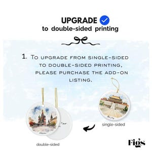 Puede incluir: Adornos redondos de cerámica blanca con cuerdas doradas. Uno presenta una imagen de acuarela de Moscú, Rusia, y el otro de Beijing, China. El texto dice "UPGRADE to double-sided printing".