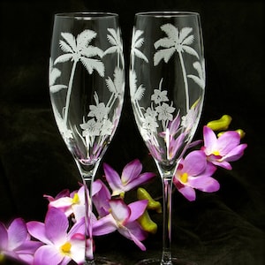 2 Personalized Wedding Toasting Flutes Tropical Beach Wedding Decorations, Engraved Gift Set