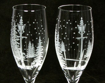 2 Winter Wedding Champagne Flutes Snowflake Toast Glasses Personalized Engraved Gift for Couple