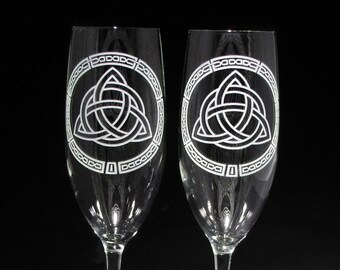 NEW 2 Celtic Triquetra Wedding Champagne Flutes Personalized Trinity Toasting Glasses, Celtic Knot Etched Glass