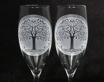 2 Celtic Tree of Life Champagne Flutes Wedding Decor Irish Wedding Gifts for Couple, Personalized Gift