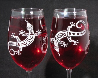 2 Lizard Wine Glasses Personalized Wedding Gift for Bride and Groom Valentine Present