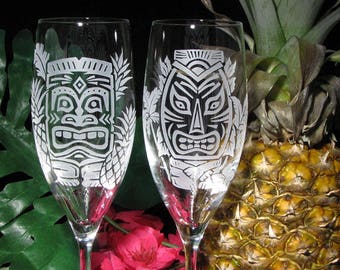 2 Champagne Flutes Hawaii Tiki Theme Tropical Destination Wedding Present for Bride and Groom