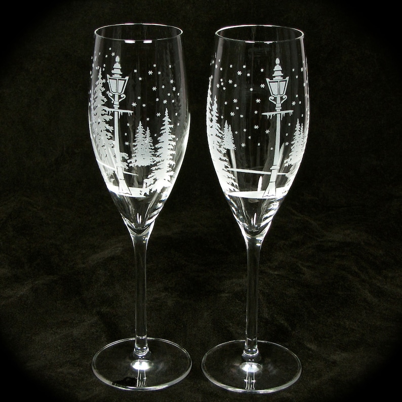 2 Winter Wedding Champagne Flutes Snowflake Toast Glasses Personalized Engraved Gift for Couple image 1