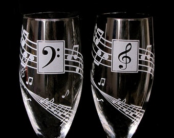 2 Musical Clef Wedding Champagne Glasses, Music Lovers Toasting Flutes, Wedding Gift or Quinceanera