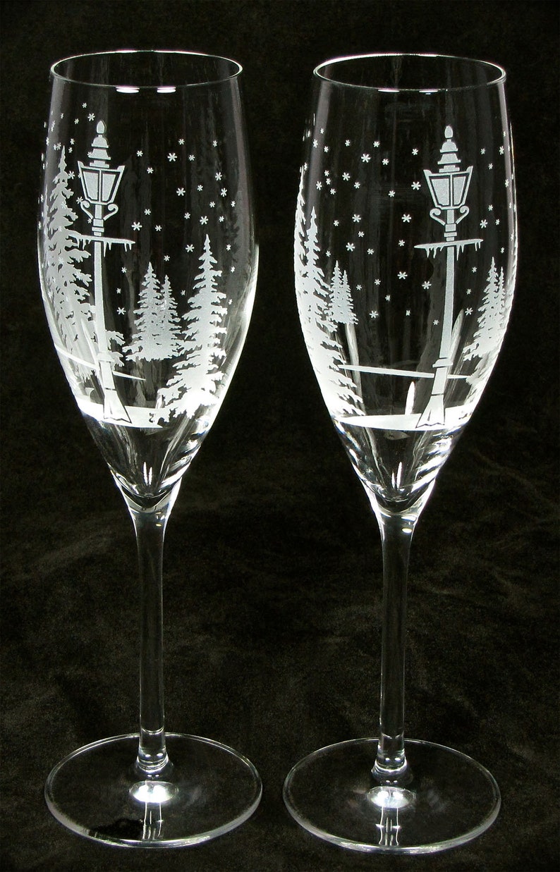 2 Winter Wedding Champagne Flutes Snowflake Toast Glasses Personalized Engraved Gift for Couple image 2