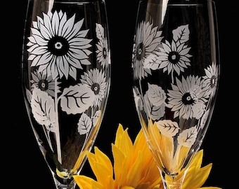 2 Sunflower Wedding Champagne Flutes, Personalized Champagne Glasses, Etched Glass