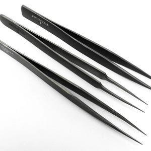 Titanprecisionspincetter: Icke-magnetisk, högtemperaturbeständig, fin spets