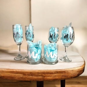 Custom mr and mrs wine glasses- wedding toasting set, personalized wedding gift, Custom made set of glasses