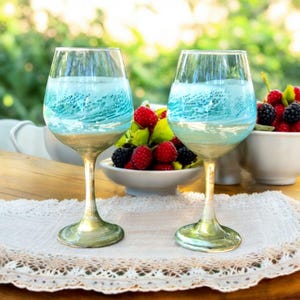 Ocean Inspired wine glasses for beach lovers -perfect gift for her! Ideal for beach parties, beachy wine glass set