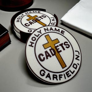 Ensemble de sous-bocks avec écusson Holy Name Cadets avec support – Sous-bocks pour les fans de Drum Corps