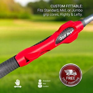 以下が含まれることがあります： 黒い表面に「Golf Pride」の文字が入った赤いGolf Prideゴルフグリップ。このグリップは、標準、ミッド、またはジャンボグリップコアに適合するように設計されており、右利きと左利きのゴルファーの両方に適しています。「Custom Fittable」というテキストも含まれています。