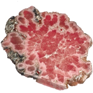 Puede incluir: Un espécimen mineral rosa y gris con una forma orgánica única. El mineral tiene una superficie lisa y pulida y una estructura cristalina delicada.