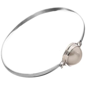 925 Sterling Silver White Ocean Cultured Mabe Pearl Sterling Bangle Bracelet, 7&quot;