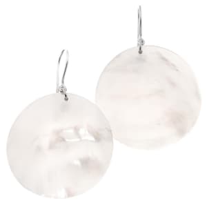 Runda örhängen i sterlingsilver i 925 med ostronfärgade vita pärlemorssnäckor, 3,7 cm