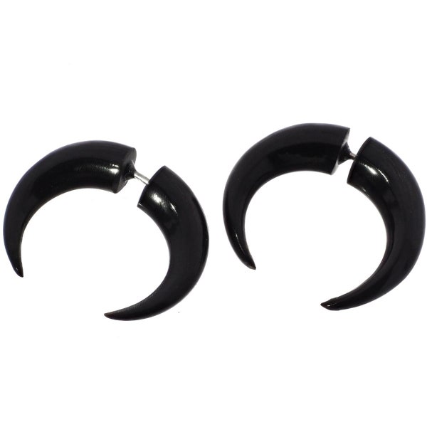 Fake Gauge Black Cow Horn Pincher Tribal Hand Carving Post Earrings, 13/16"