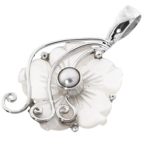 1 3/4&quot; White Mother Of Pearl Shell Flower Freshwater Pearl 925 Sterling Silver Pendant