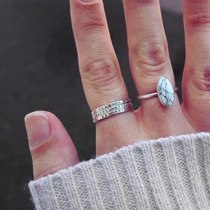 Bagues empilables personnalisées en argent sterling - Nom et date personnalisés