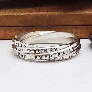 Ineinander verschlungener Ring | Graviert, gestempelt Massiv Sterling Quad Quadruple 4 Rolling Ring | Name Ring Inspiration Geschenk für sie