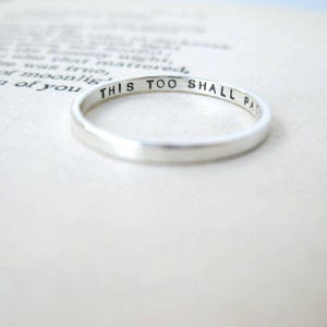 Bague This Too Shall Pass - Bague personnalisée en argent sterling massif