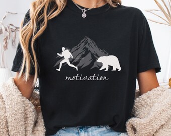 Funny Bear Hiking Shirt – 'Motivation' Graphic Tee, Outdoor Adventure Gift, Bear Chase Humor, Hiking Apparel