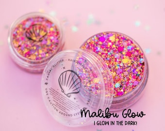 Purpurina corporal: Malibu Glow con purpurina que brilla en la oscuridad.