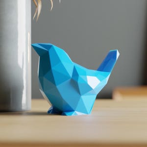 Geometric Bird Statue – Blue bird Decor – Modern Low Poly Animal Sculpture – PLA Eco-Friendly Gift – Minimalist Desk or Shelf Art