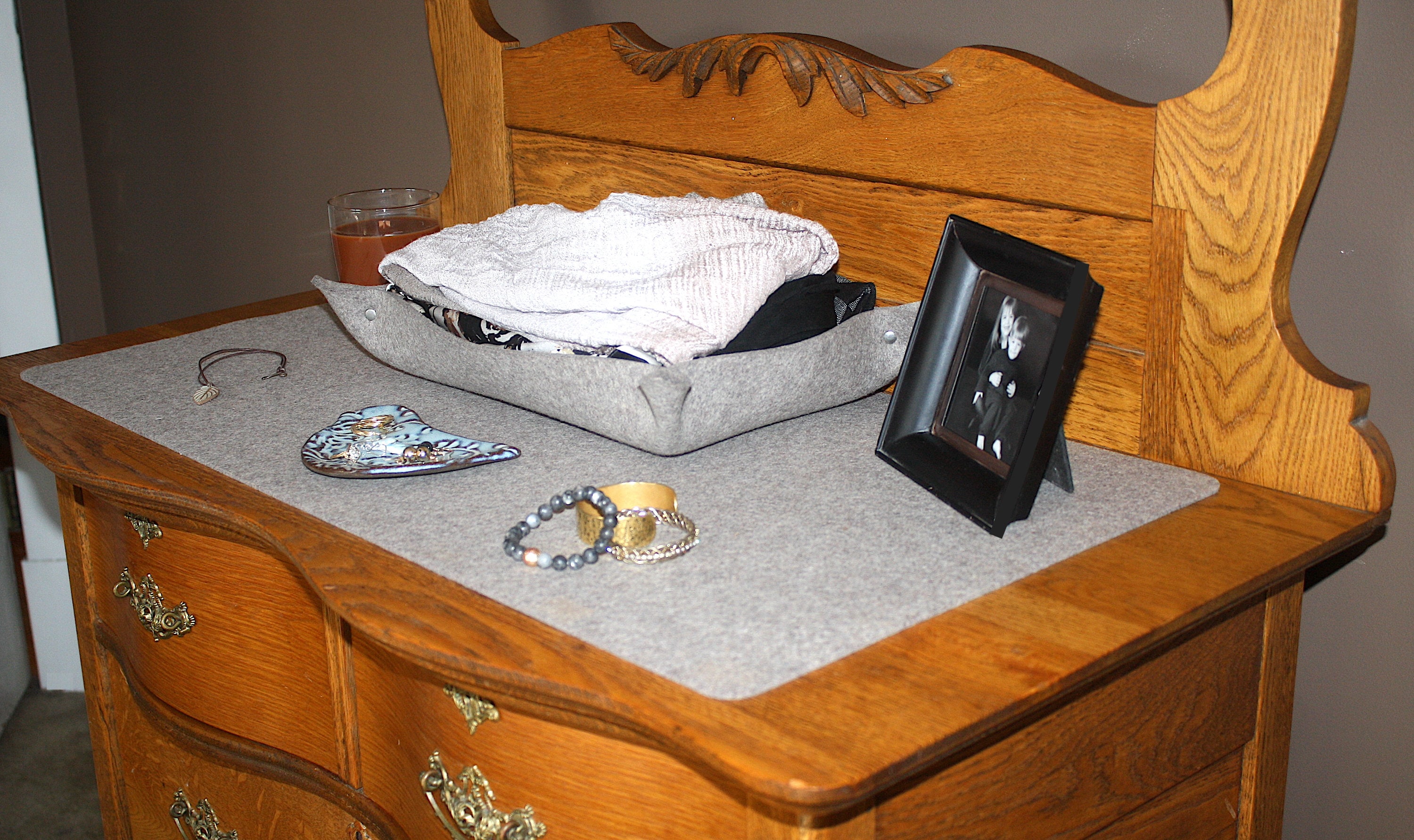 How to Protect a Dresser Top: Easy Tips for Lasting Beauty