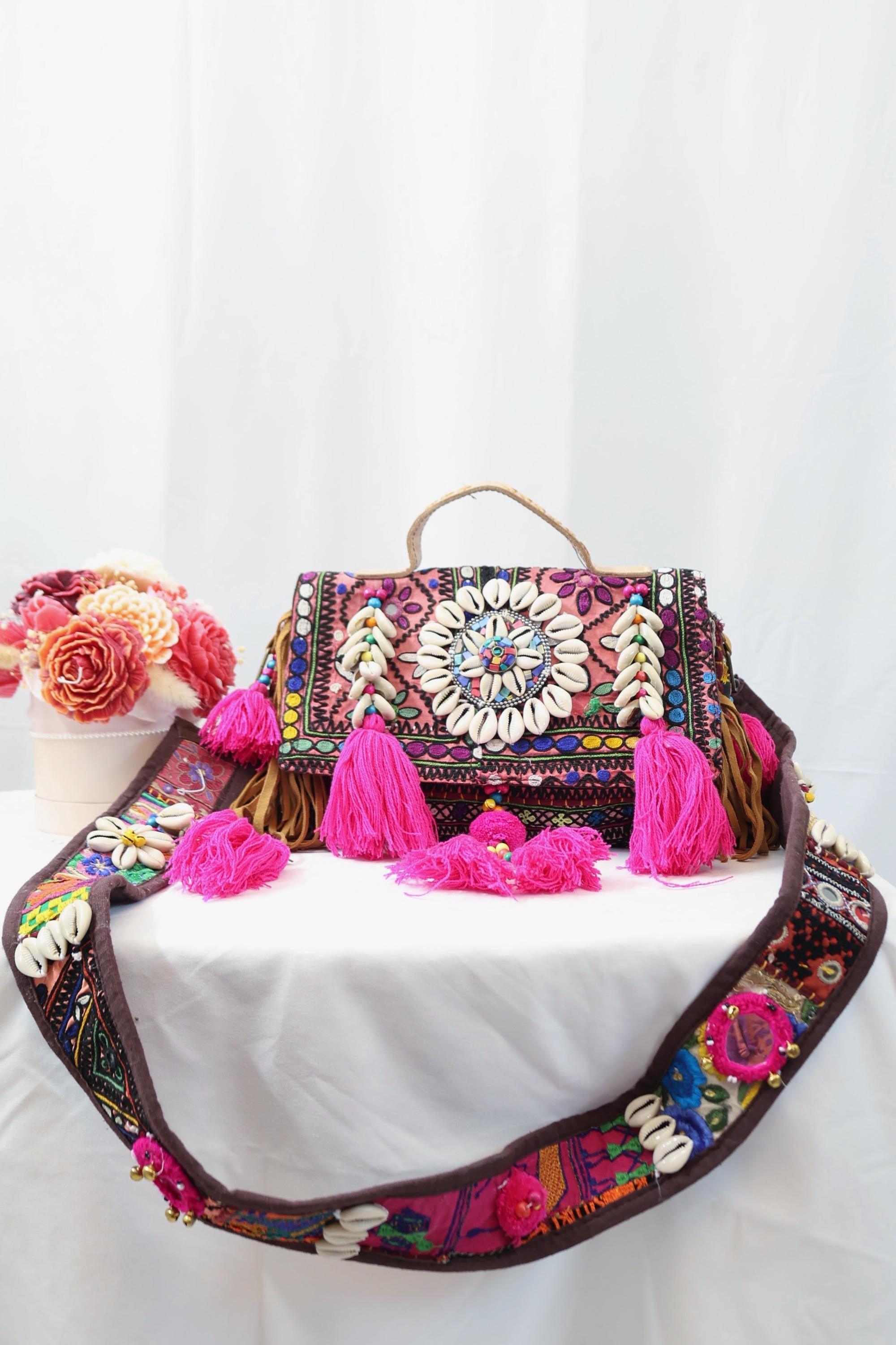 Sac bohème rose avec coquillages (ceinture lourde) | sacs afghans | Sac Banjara | sac indien multicolore | Sac à bandoulière | à bandoulière | Sac coq