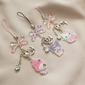 Charms de gatitos/Charms para teléfono/Melodía/Kuromi/Cordón/Ideas de regalo/Regalos para ella/Tendencias/AirPods/Portátil/Fresa/Inspirado en Sanrio/Charms para bolso