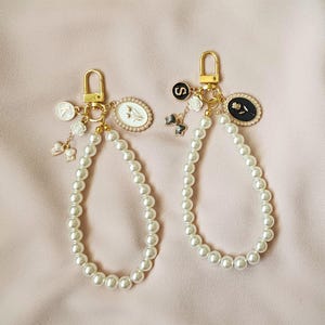 Pulsera de perlas/dijes de lazo/temática vintage/pequeñas ideas para regalos/dijes vintage/regalos para ella/elegante/rosa/pensativo/regalos especiales/época del renacimiento