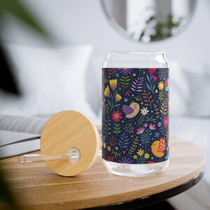 Copo de vidro com tampa e canudo com estampa de pássaros florais, copo de cerveja de vidro de 473 ml para café gelado, presente para amantes de chá, caneca de café com estampa de flores e pássaros