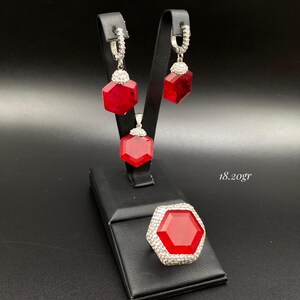 手作りのルビージュエリーセット：925スターリングシルバーのペンダント、イヤリング、リング