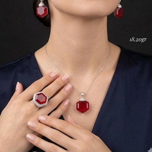 手作りのルビージュエリーセット：925スターリングシルバーのペンダント、イヤリング、リング