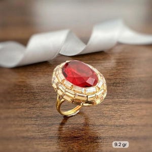 Peut inclure: Panneau en bois rustique avec l'inscription "Welcome to our home" en lettres blanches. Le panneau présente une finition vieillie et un design simple et accueillant, idéal pour un porche ou une entrée.