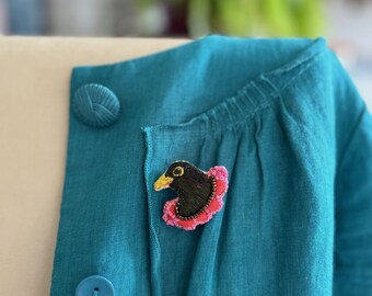 Blackbird brooch, bird brooch, hand embroidered brooch, bird lover, jewellery