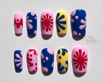 Uñas postizas florales funky: set de uñas con estilo retro y moderno