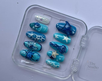 Uñas postizas 3D de estrellas de mar y tortugas marinas: temática de playa azul
